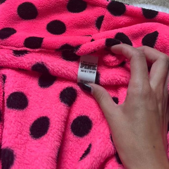 Victoria’s Secret PINK short robe! 😍 - Picture 3 of 4